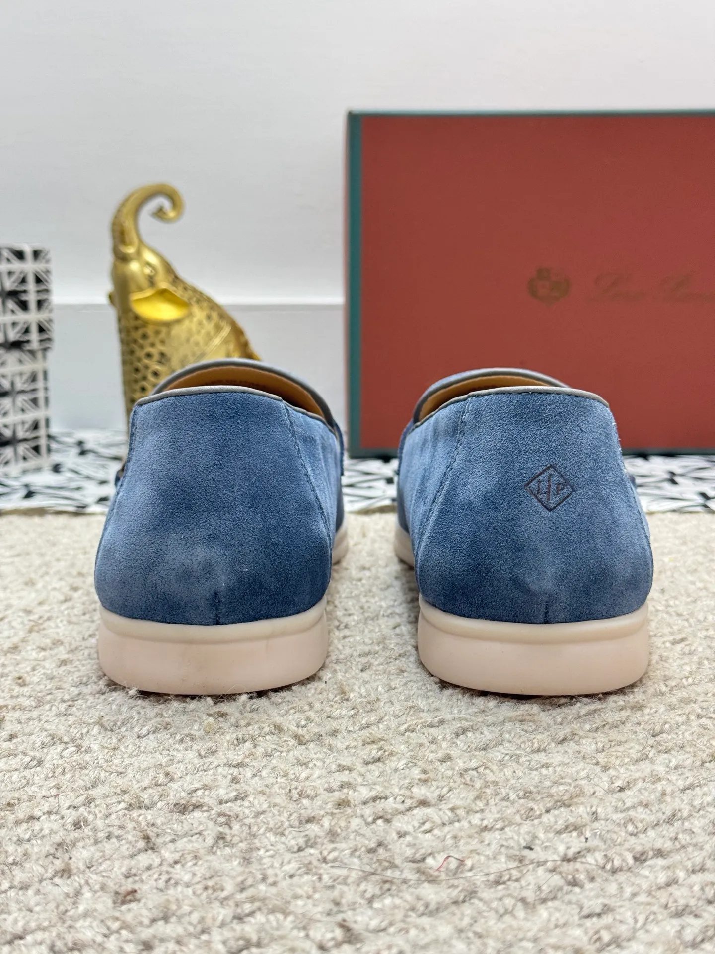 Men's men's shoes 💰380 [New model] 🍓🍓Loro Piana - LP couple model. The new moccasins are made of water-repellent treated suede uppers with rubber soles, a classic. The complex craftsmanship and meticulous structure make the shoes light and soft, allowing you to walk comfortably and freely. Perfect for wearing at the beach or out in the water during the summer. Size: 35-44 (45 customized MH)